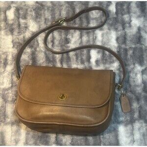 VTG COACH 1980s City Bag Camel Brown Glove Leather Turn lock crossbody USA